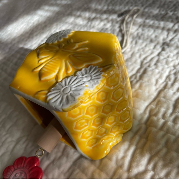 Ceramic honeybee wind chime - Picture 5 of 8